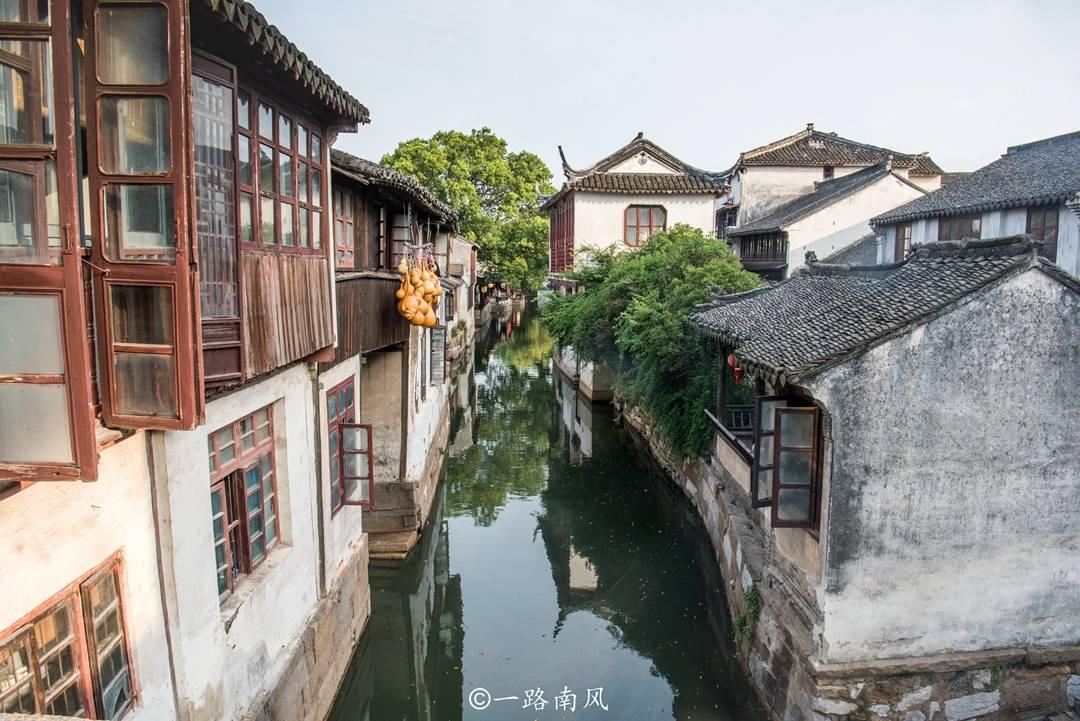 这不就是艾瑞泽8吗，奇瑞风云A8配插混动力，亮点没想象中那么多